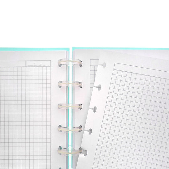 Cahier Capibara Bubble Tea posé sur un bureau, illustrant son format pratique et design unique