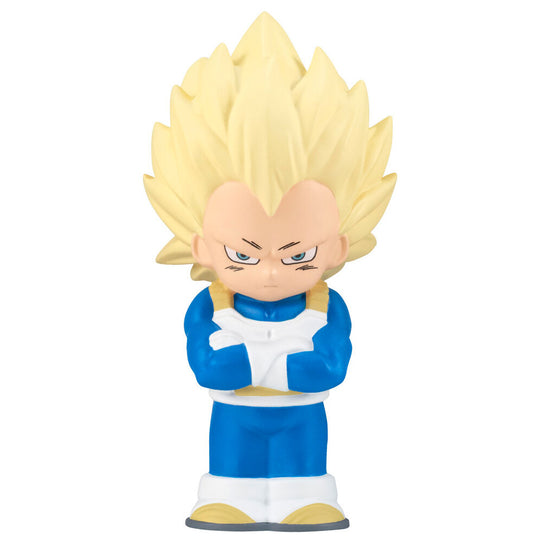 Gros plan de la figurine Dragon Ball Z Sofbits Bandai de Vegeta, montrant les détails de sa tenue de Saiyan et son expression déterminée, idéale pour les fans du prince Saiyan.