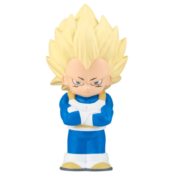 Gros plan de la figurine Dragon Ball Z Sofbits Bandai de Vegeta, montrant les détails de sa tenue de Saiyan et son expression déterminée, idéale pour les fans du prince Saiyan.