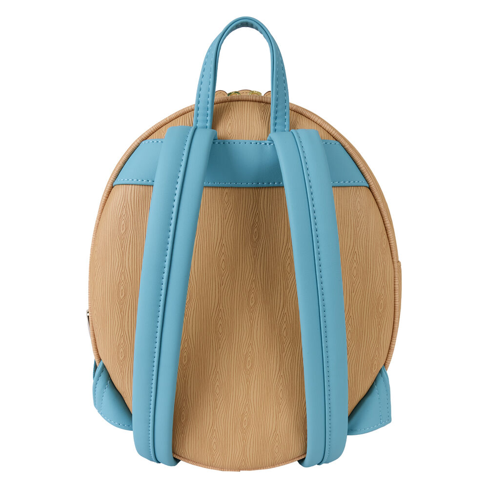 Zoom sur les détails en relief et les broderies raffinées du sac à dos Disney Pinocho Loungefly.