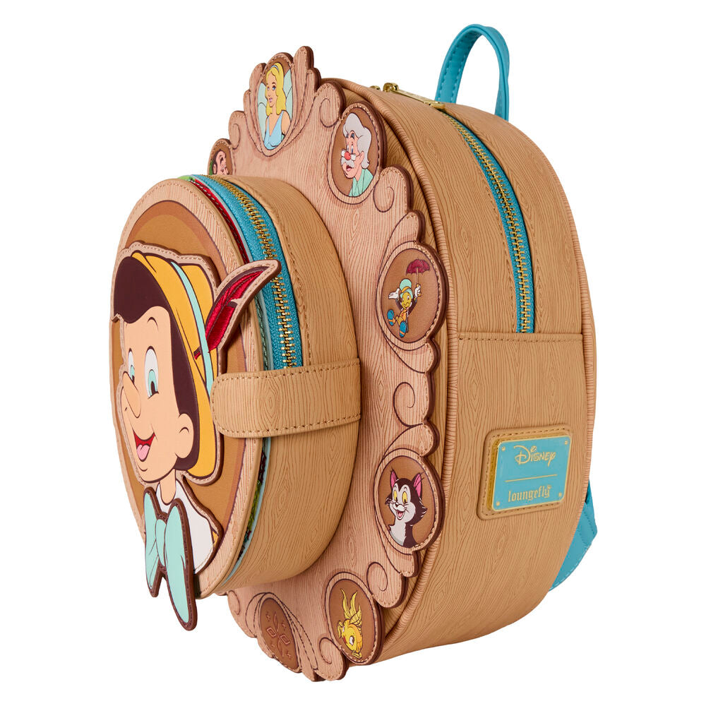 Poche avant zippée du sac à dos Loungefly Pinocho, idéale pour ranger petits objets en toute sécurité.