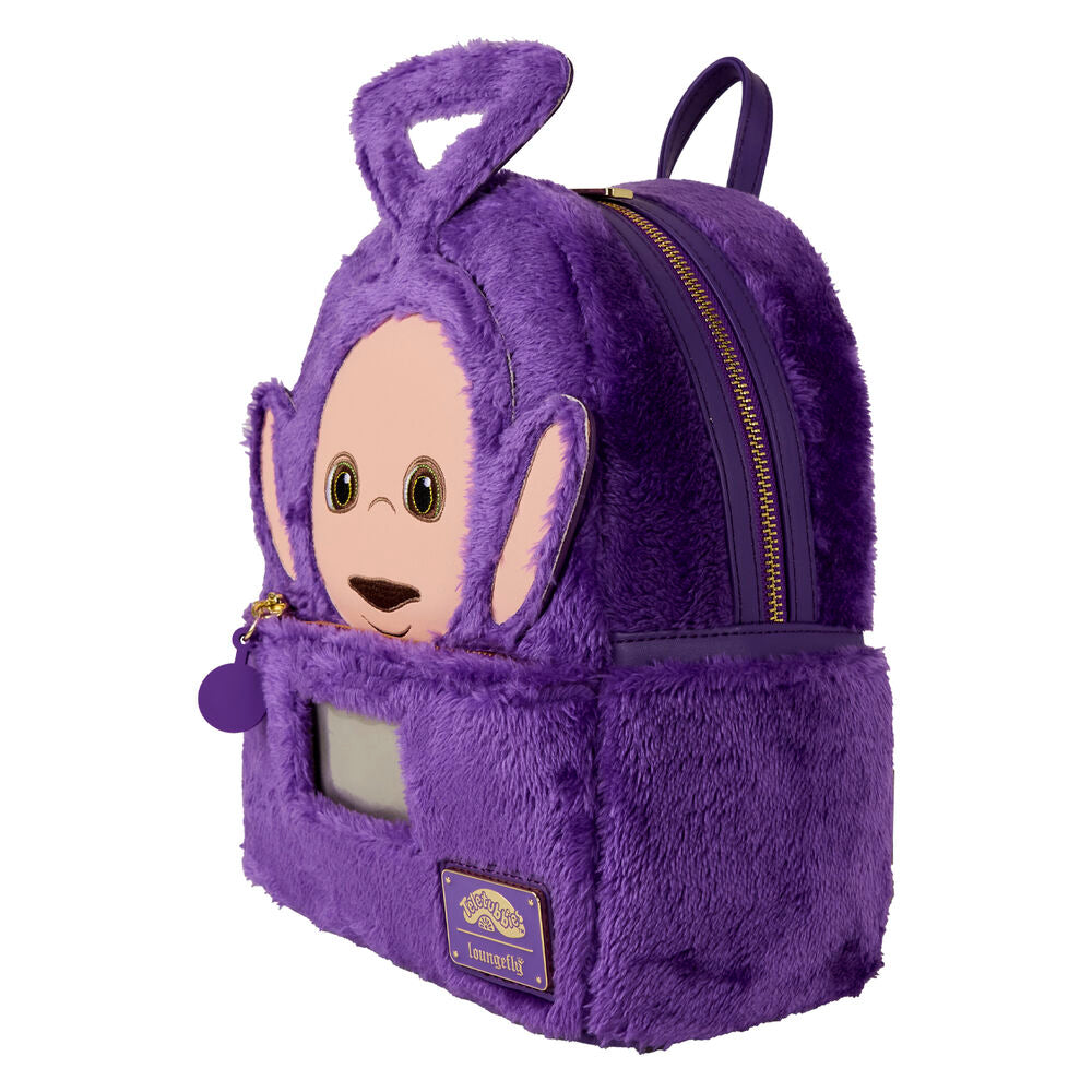Sac à dos Loungefly Tinky-Winky porté sur le dos, illustrant son confort et sa taille idéale