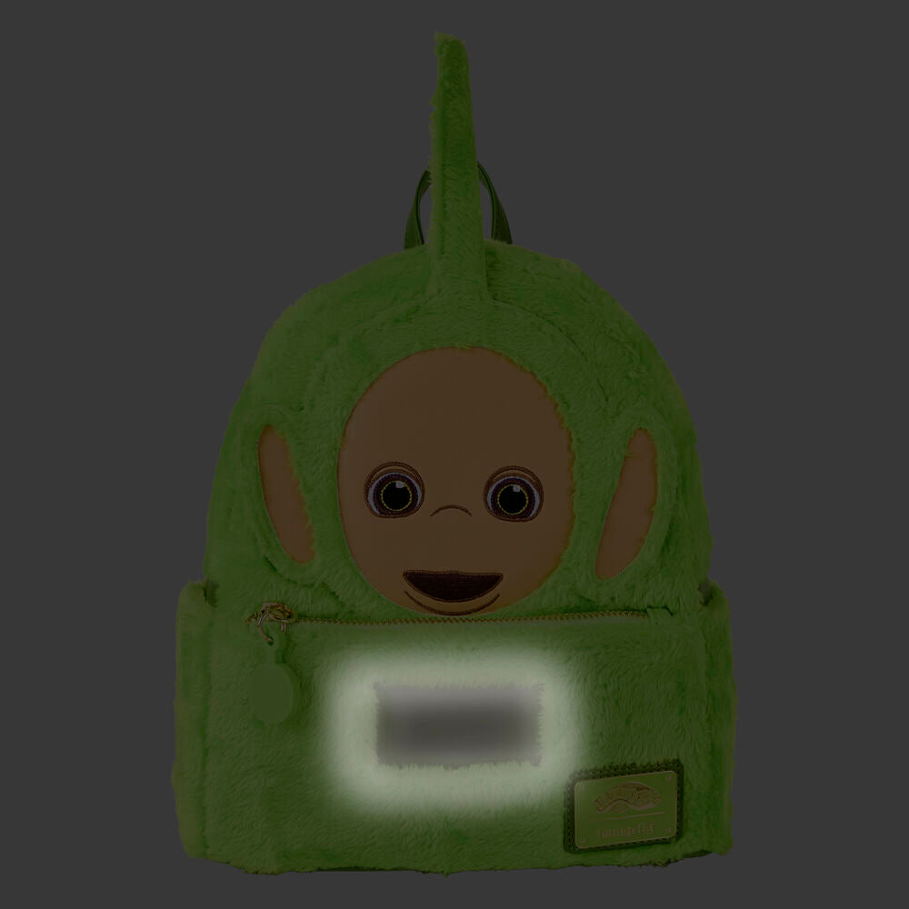 Détail du sac à dos Loungefly Teletubbies Dipsy montrant la fermeture éclair et les coutures précises