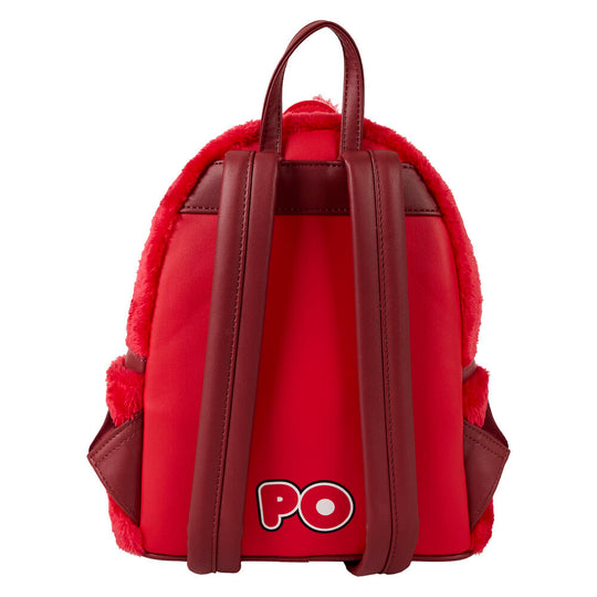 Sac à dos Loungefly Po porté par un modèle, illustrant son confort et sa taille pratique