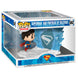 Vue détaillée de la figurine POP Superman avec la Forteresse de Solitude en arrière-plan, édition DC Comics