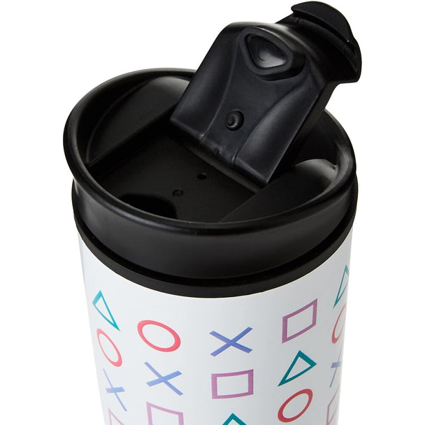 Vue rapprochée du mug isotherme PlayStation 450ml montrant la fermeture sécurisée et la texture du matériau.