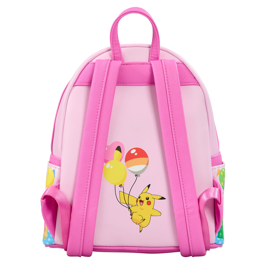 Photo du sac à dos Loungefly Pokémon Friends Party porté sur le dos, montrant son confort et style