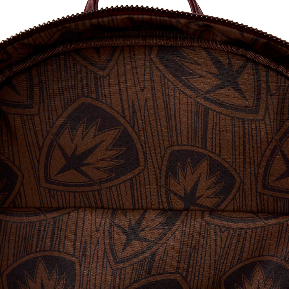 Sac à dos Loungefly Marvel Les Gardiens de la Galaxie porté par un mannequin pour visualiser la taille