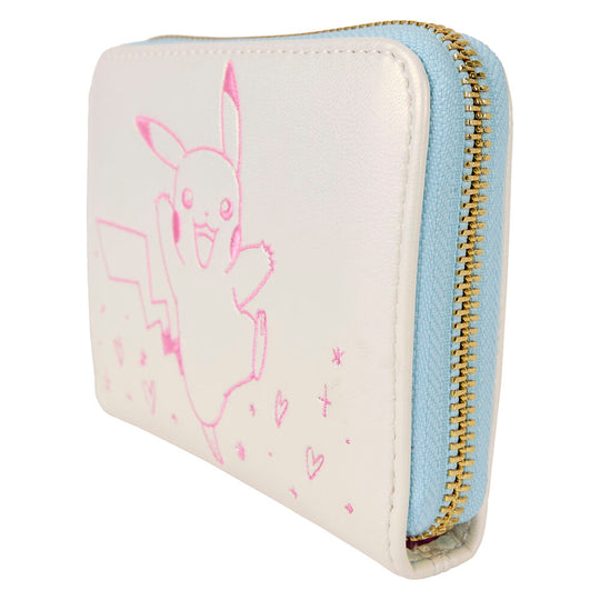 Présentation du portefeuille Loungefly Pikachu posé sur une surface blanche, soulignant son design compact et élégant