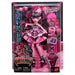 Poupée Draculaura Monster High posée avec ses accessoires sur fond blanc pour présentation