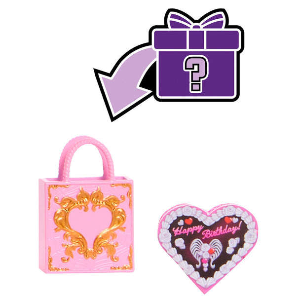 Accessoires inclus avec la poupée Monster High Draculaura : ballon, invitation, carte d'anniversaire et cadeau détaillés