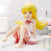 Présentation de la figurine Shinobu Oshino sur socle décoratif BANPRESTO