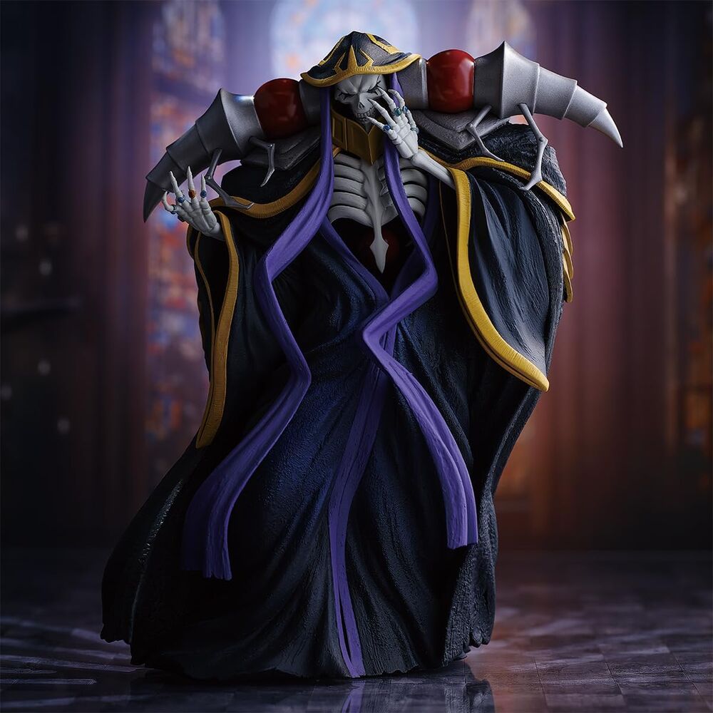Présentation de la figurine Ainz Ooal Gown BANPRESTO sous un éclairage mettant en valeur ses couleurs