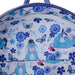 Image du sac à dos Loungefly Disney porté, mettant en valeur sa taille compacte.