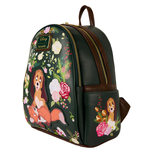 Détail du motif Tod & Toby sur le sac à dos Loungefly The Fox and the Hound