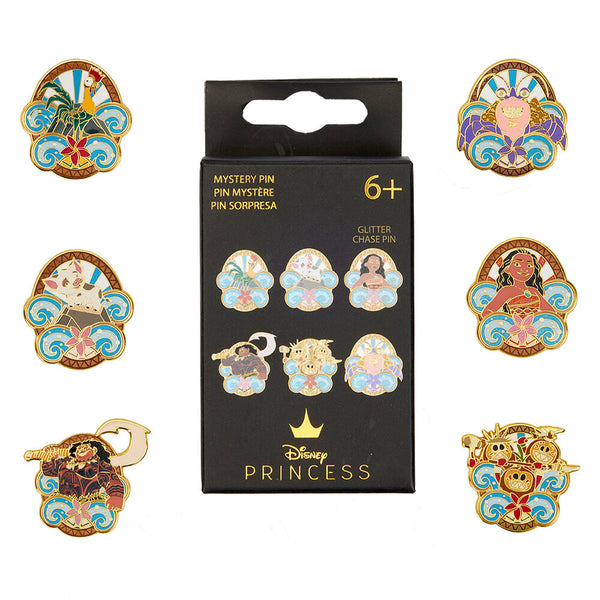 Pin's émaillé Loungefly Disney Vaiana présenté sur fond blanc, montrant les détails colorés et la finition brillante