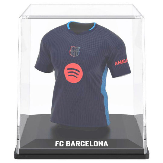Gros plan sur la texture vinyle et acrylique du mini t-shirt FC Barcelona signé BANBO TOYS