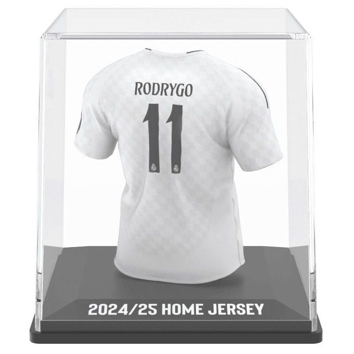 Photo de la figurine Rodrygo avec son étui de protection, idéale pour collectionneurs