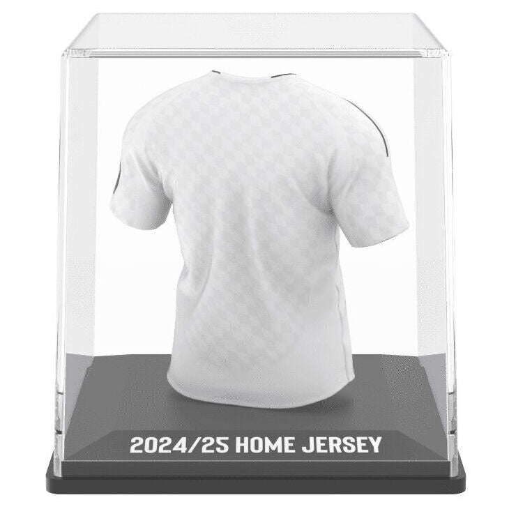 Vue latérale de la figurine mini t-shirt Real Madrid mettant en avant le plastique biodégradable utilisé