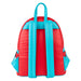 Sac à dos Loungefly South Park Cartman porté par un modèle en extérieur