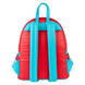 Sac à dos Loungefly South Park Cartman porté par un modèle en extérieur