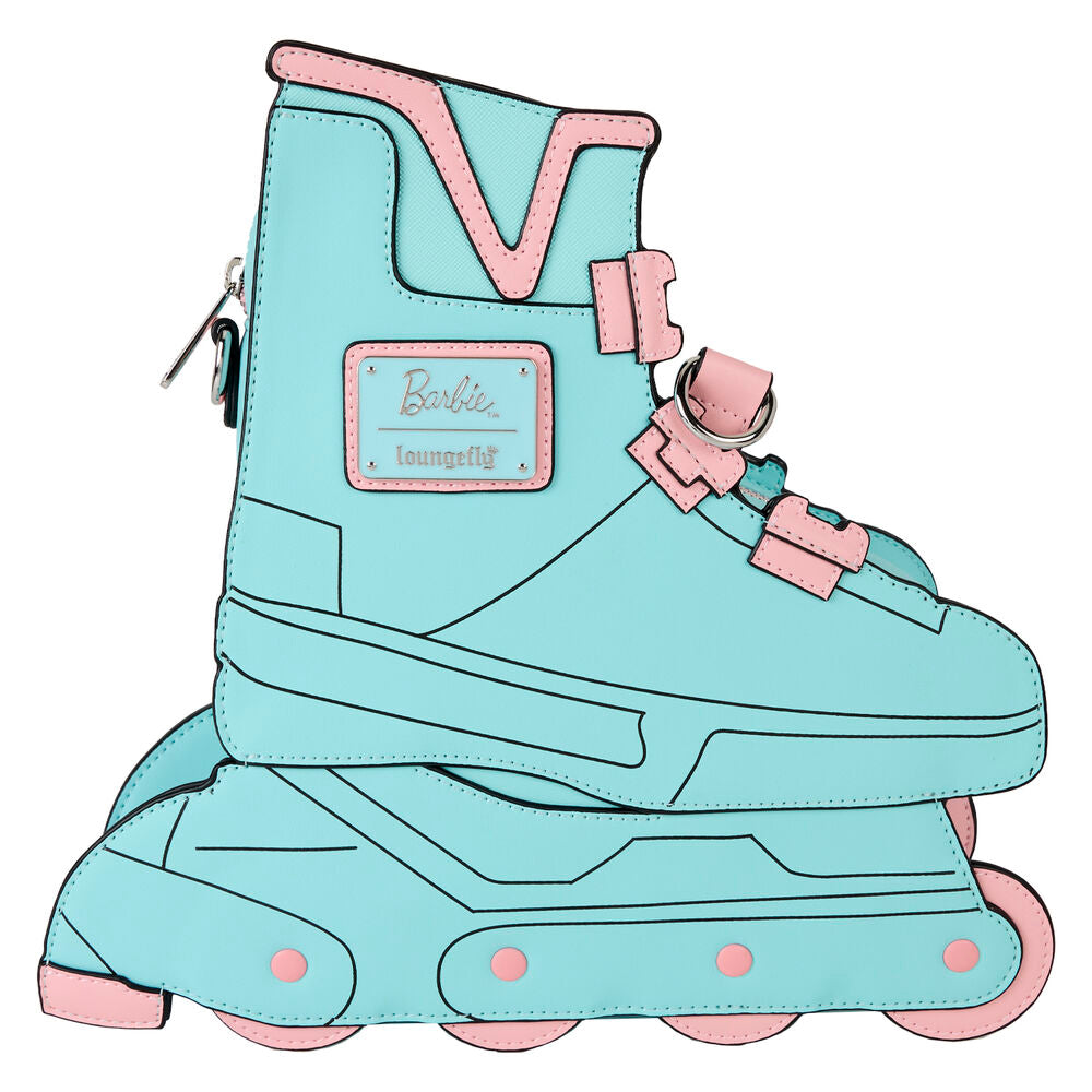 Photo du sac Loungefly Barbie Skate porté sur l'épaule, illustrant son style urbain tendance