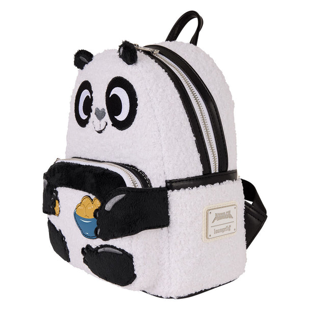 Zoom sur la texture peluche douce et les coutures soignées du sac à dos Loungefly Kung Fu Panda