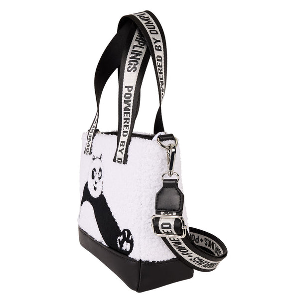 Détail du motif Kung Fu Panda sur le sac Loungefly montrant la qualité d'impression