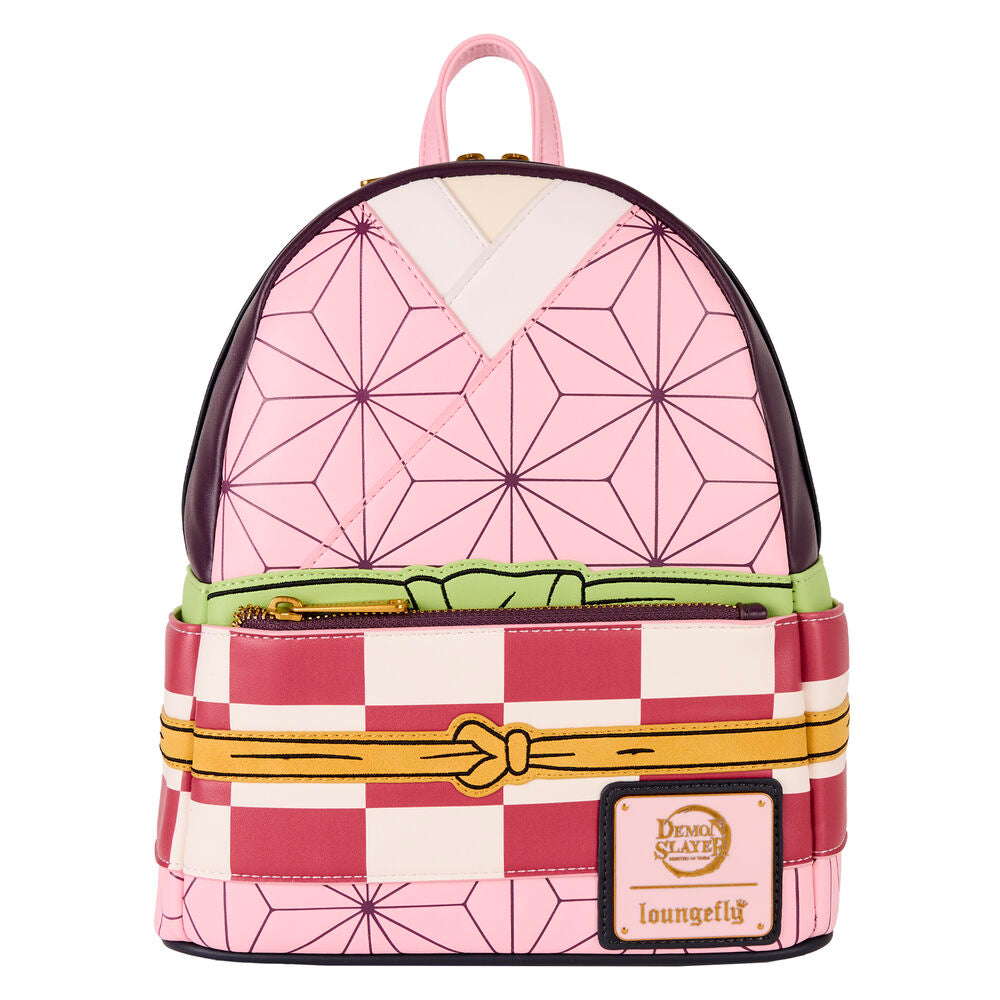 Sac à dos Demon Slayer Loungefly porté sur le dos, illustrant sa taille compacte et son confort