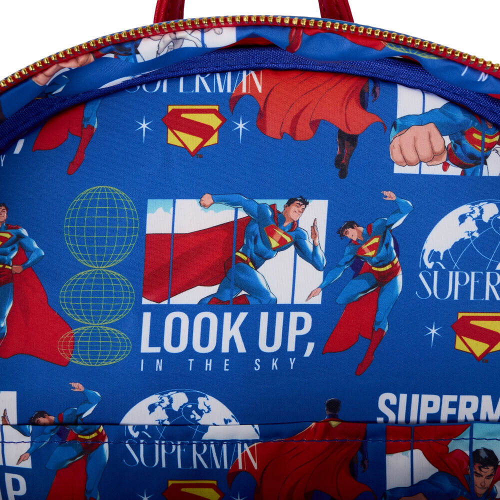 Vue latérale montrant la profondeur et la forme du sac à dos 43 cm