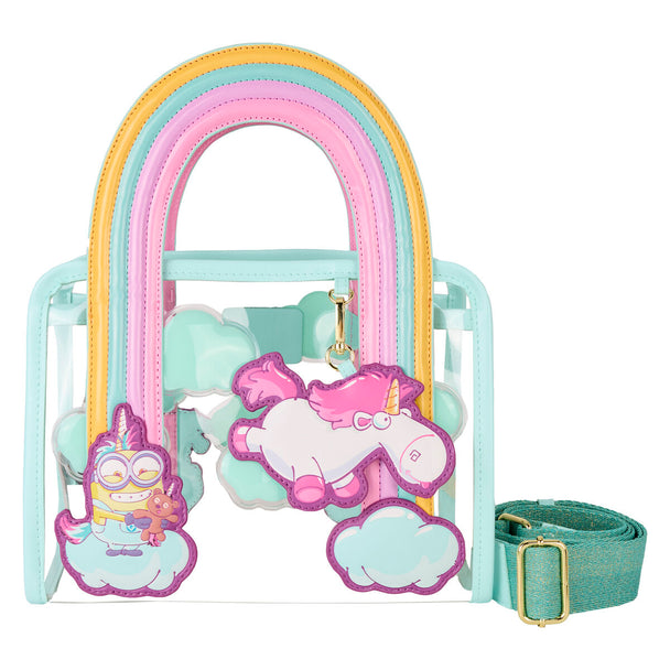 Gros plan sur les motifs Minions et licorne fluffy du sac Loungefly, mettant en valeur les couleurs vives.