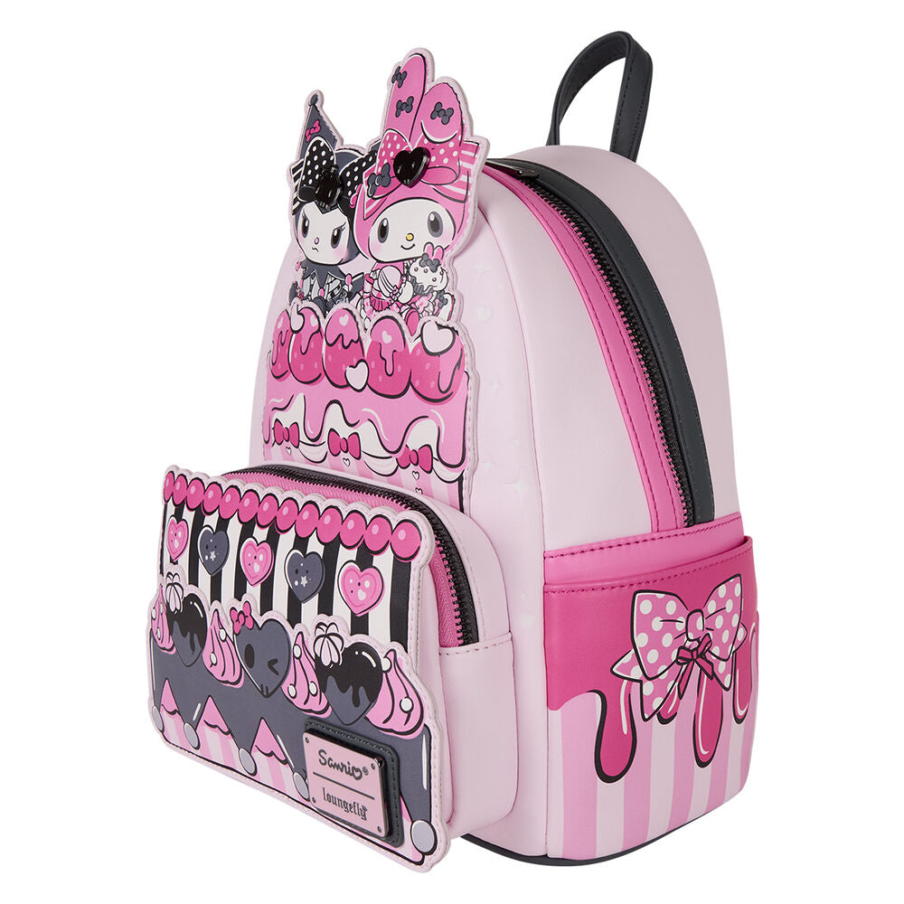 Détail du sac à dos Loungefly montrant les personnages My Melody et Kuromi en relief sur le tissu