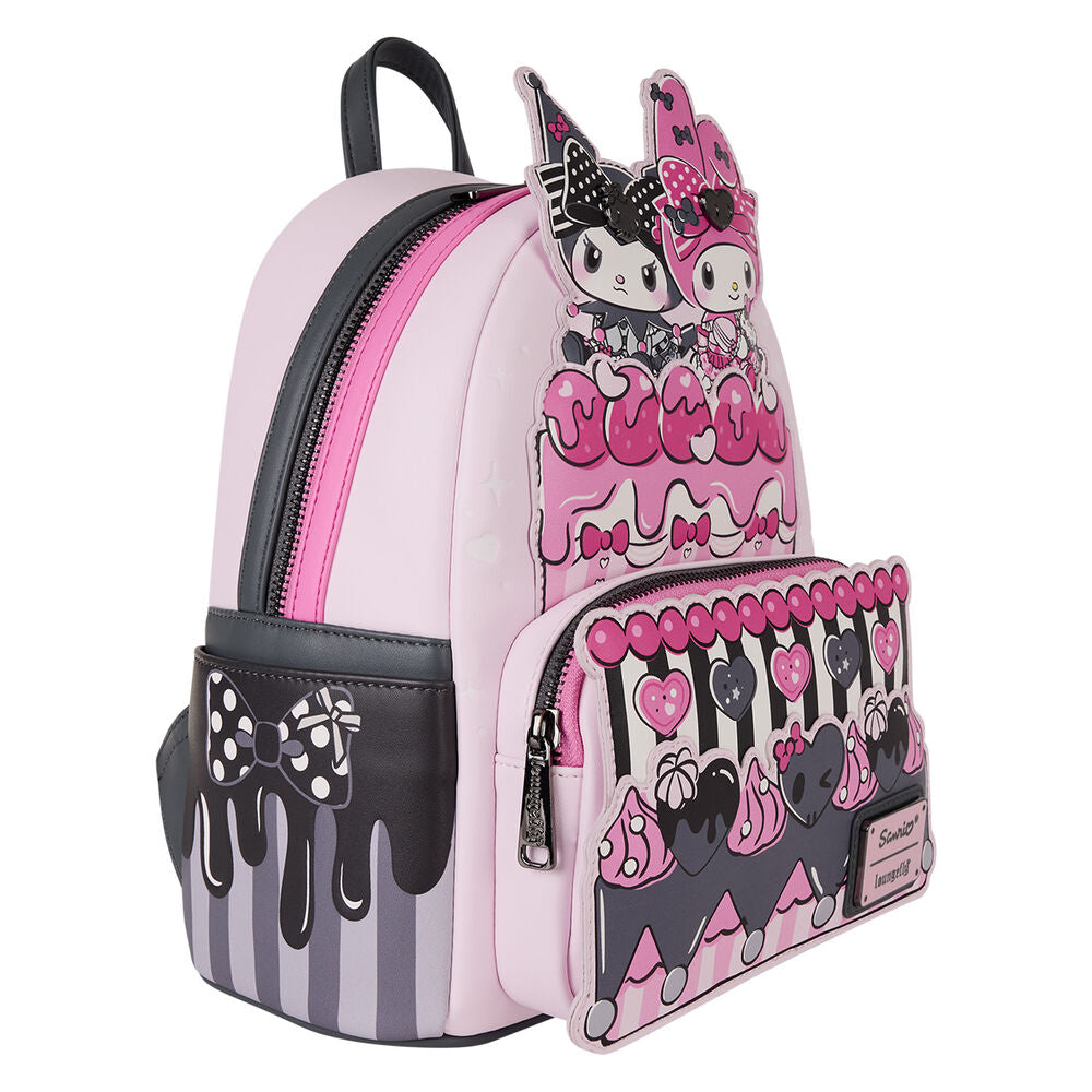 Vue latérale du sac à dos Loungefly Sanrio avec fermeture éclair et bretelles réglables