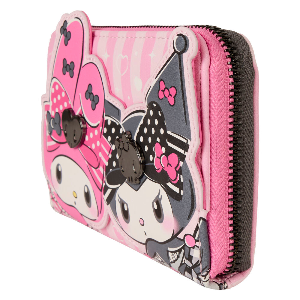 Intérieur du portefeuille Loungefly Sanrio avec plusieurs compartiments pour cartes et billets organisés