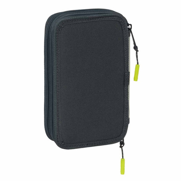 Vue de face de la trousse Real Madrid 25/26 avec logo officiel et design aux couleurs du club