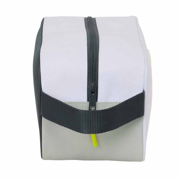 Vue intérieure de la trousse Real Madrid 25/26 montrant son espace de rangement pratique.