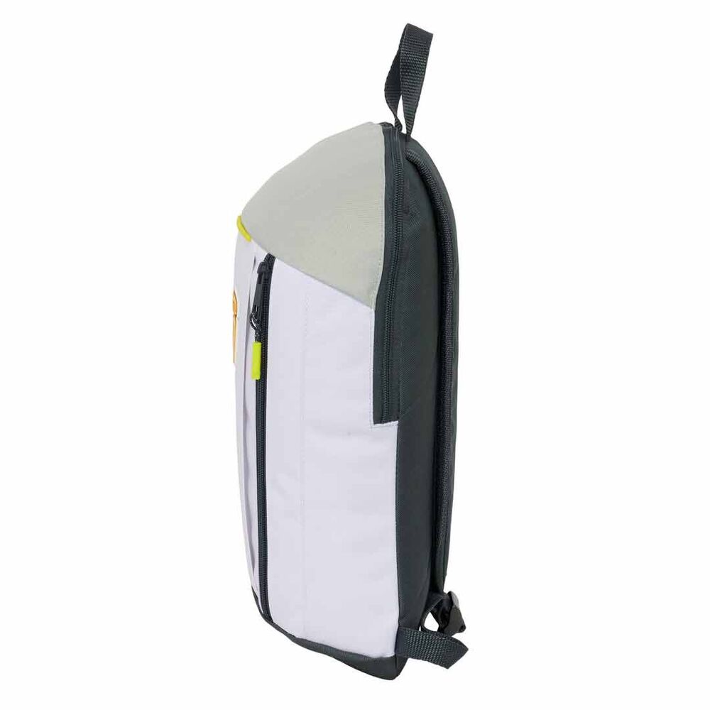 Poche frontale zippée verticalement du sac à dos Real Madrid 25/26, idéale pour un rangement facile et sécurisé