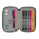 Deuxième compartiment rempli de 10 crayons de couleur en bois et 14 feutres colorés pour dessiner