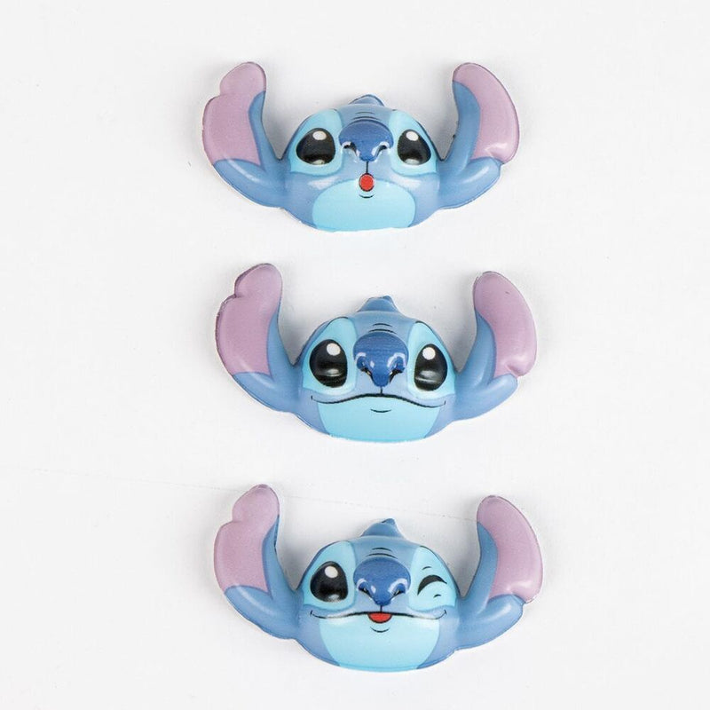 Zoom sur un sticker squishy Disney Stitch en silicone montrant les détails du personnage et la souplesse du matériau