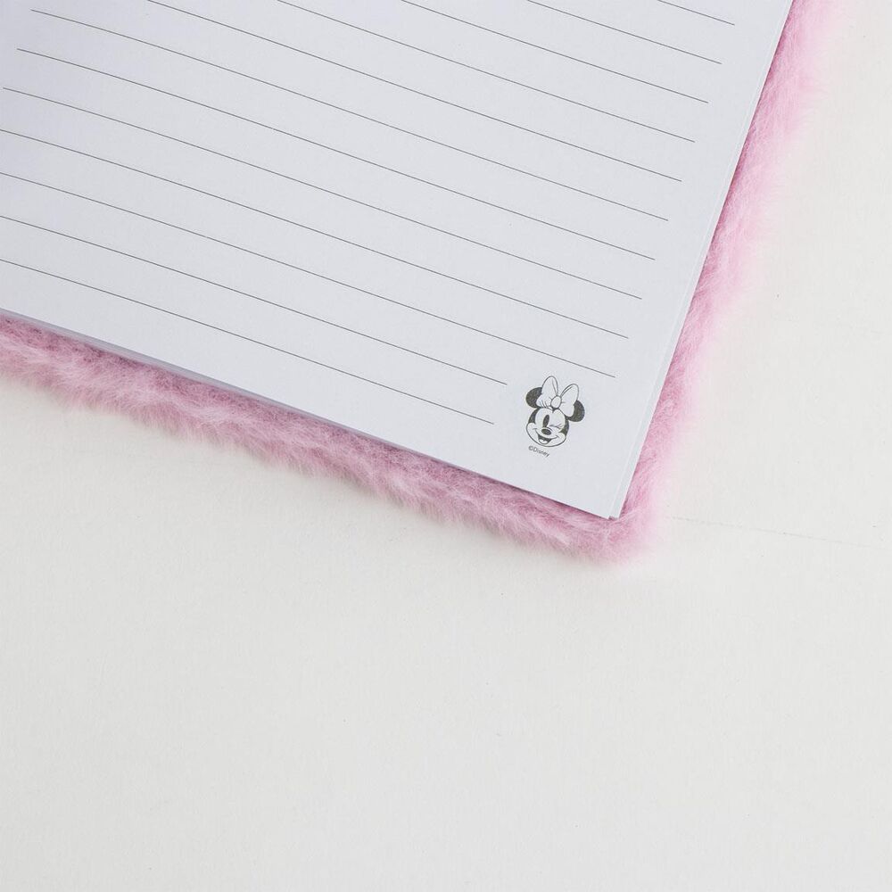 Cahier Disney Minnie ouvert montrant les pages lignées prêtes à être utilisées