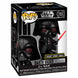 Vue rapprochée de la figurine vinyl Funko POP Darth Vader, mettant en avant les détails du casque et du sabre laser.