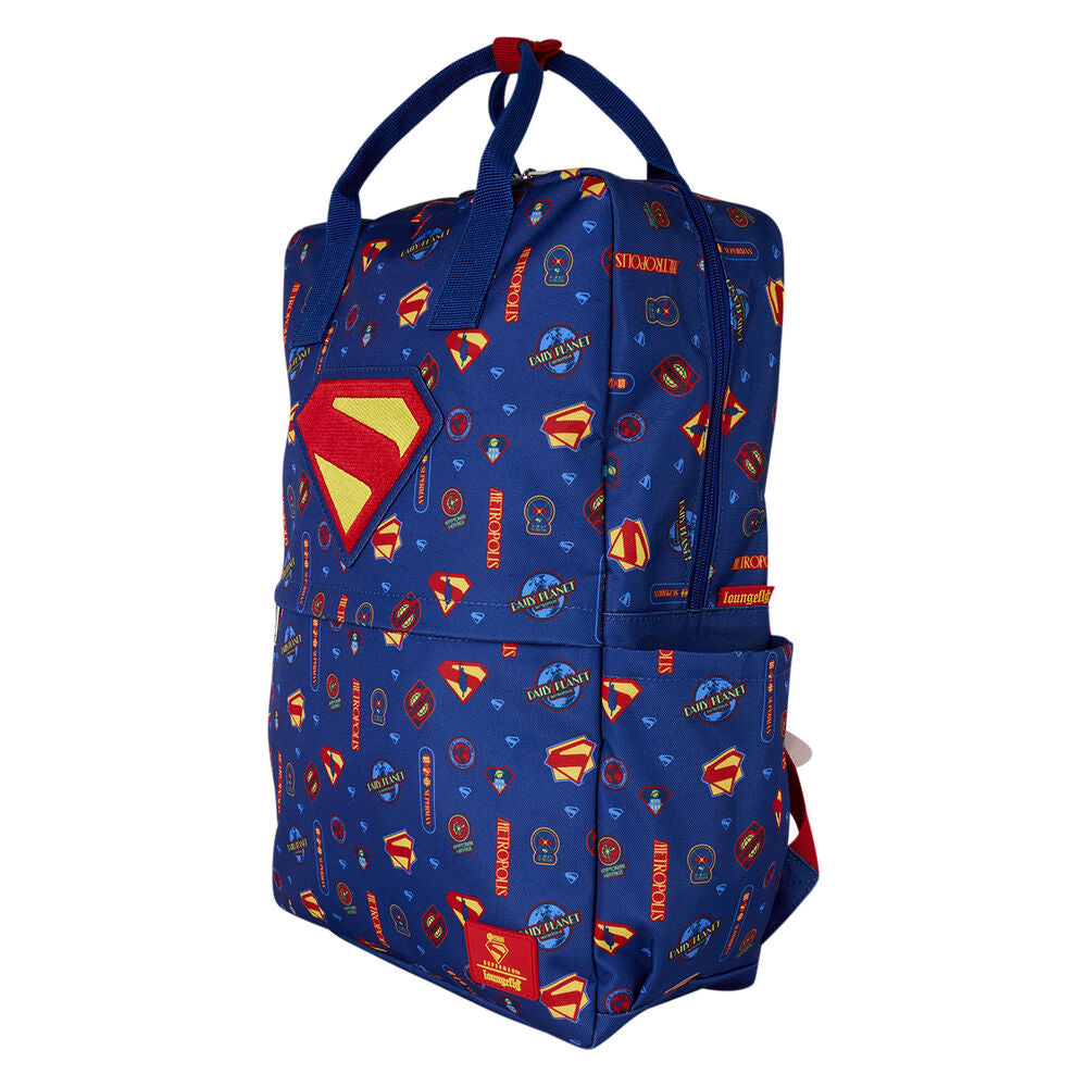 Détail des bretelles réglables et de la fermeture brillante en métal argenté du sac à dos Loungefly Marvel Superman.