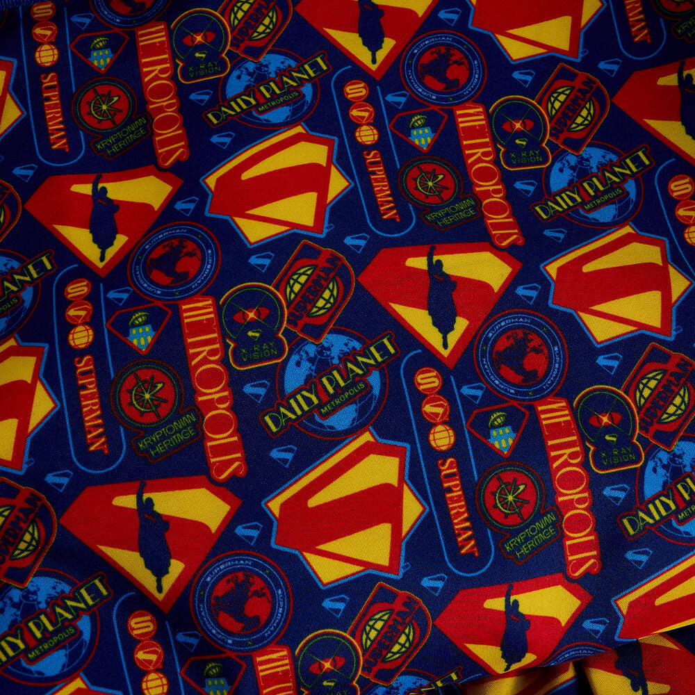 Vue arrière du sac à dos Loungefly Marvel Superman montrant la qualité du nylon et les finitions soignées.