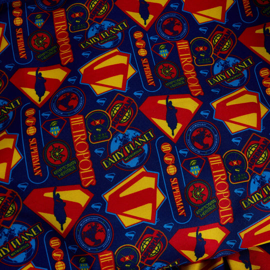 Vue arrière du sac à dos Loungefly Marvel Superman montrant la qualité du nylon et les finitions soignées.