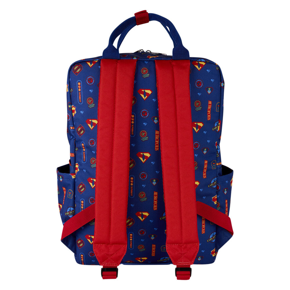 Intérieur du sac à dos Loungefly Marvel Superman avec doublure assortie et espace de rangement pratique.
