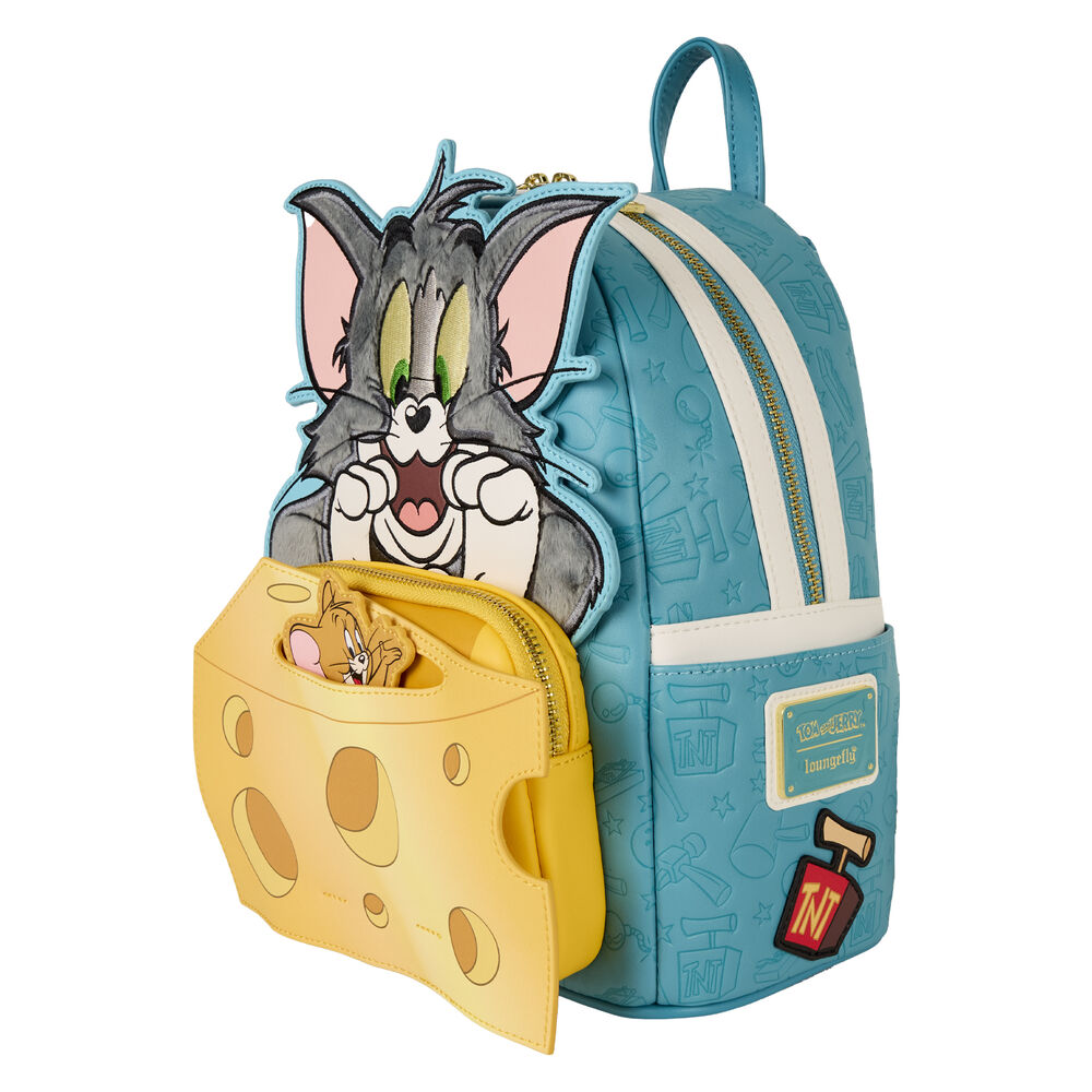 Gros plan sur l’appliqué et la broderie de Jerry qui dépasse sur le sac à dos Loungefly Tom & Jerry