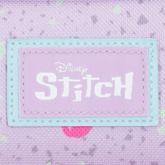 Sac à dos Disney Stitch porté sur l'épaule par un enfant souriant