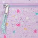 Image lifestyle avec la trousse Stitch Disney Lovely dans un sac à dos d’étudiant