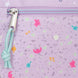 Image lifestyle avec la trousse Stitch Disney Lovely dans un sac à dos d’étudiant