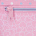 Sac à dos Hello Kitty Hearts & Dots porté par un enfant en extérieur